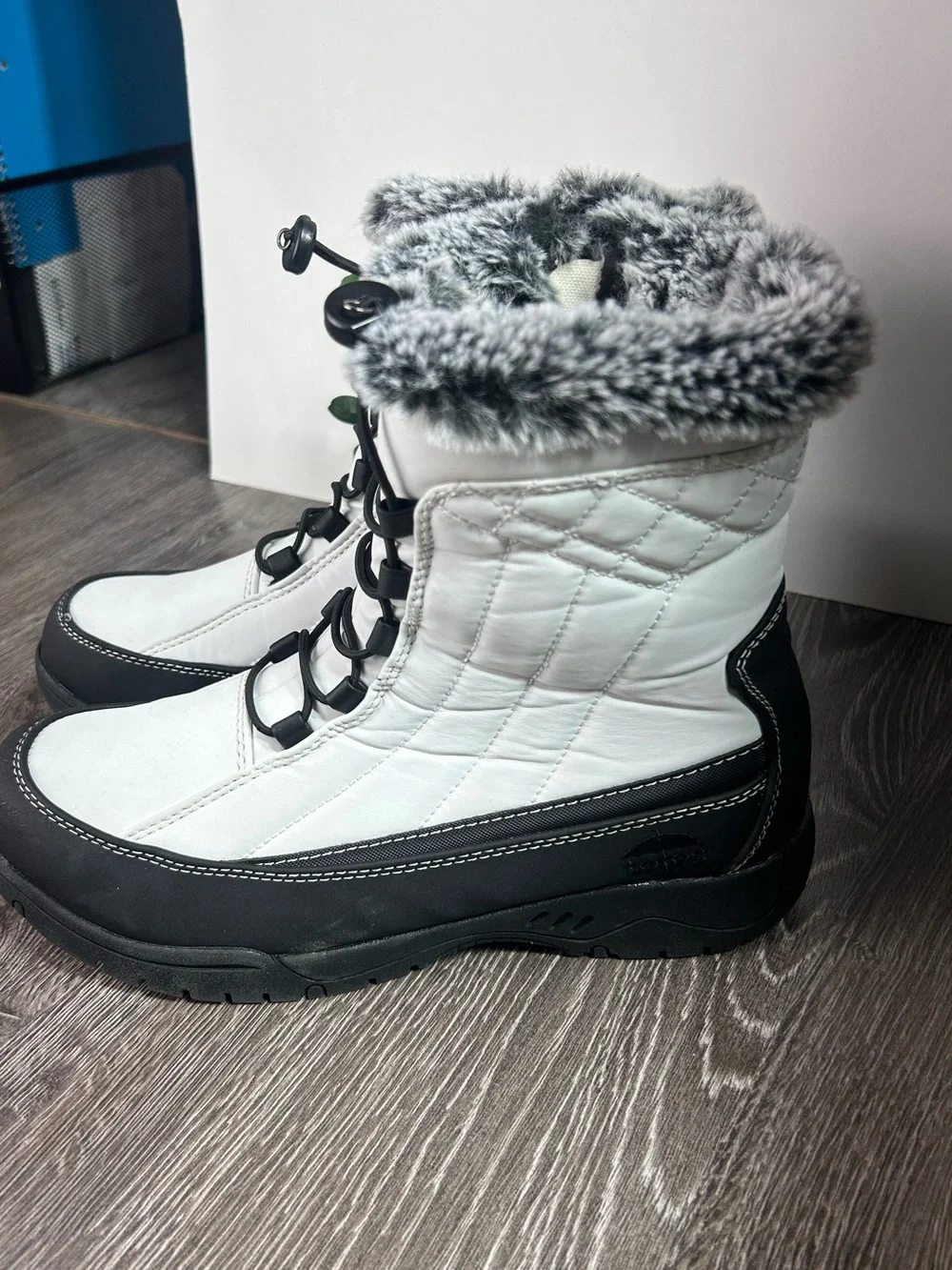 Totes Women’s Insulated Winter Snow Boots - White/Black